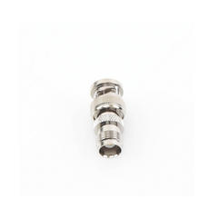 Adaptador en Línea de Conector TNC Hembra a BNC Macho, Níquel/ Oro/ Teflón.
