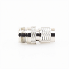 Adaptador en Línea de Conector TNC Macho a N Hembra, Níquel/ Oro/ Teflón.