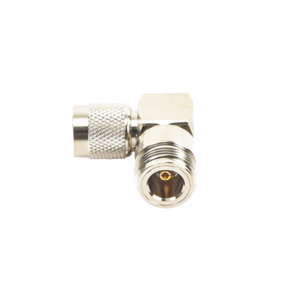 Adaptador en Ángulo Recto de Conector TNC Macho a N Hembra, Níquel/ Oro/ Teflón.