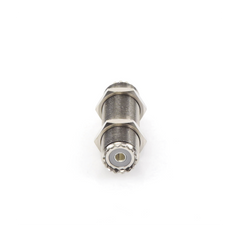 Adaptador Pasamuros de Doble UHF Hembra (SO-239), Montaje para Panel con Rosca Estándar.