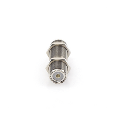 Adaptador Pasamuros de Doble UHF Hembra (SO-239), Montaje para Panel con Rosca Estándar.