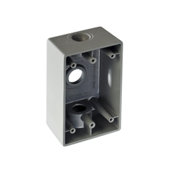 Caja Condulet FS de 1" (25.4 mm ) con tres bocas una arriba y una atrás a prueba de intemperie.