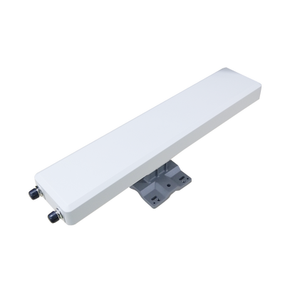 Antena Sectorial de 70° de Apertura en 2.4 GHz de 14 dBi, Conectores N-Hembra, Polaridad Cruzada