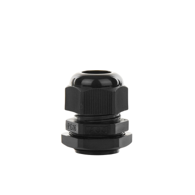 Conector Plástico Negro Tipo Glándula para Cable de 10 a 14 mm de Diámetro.