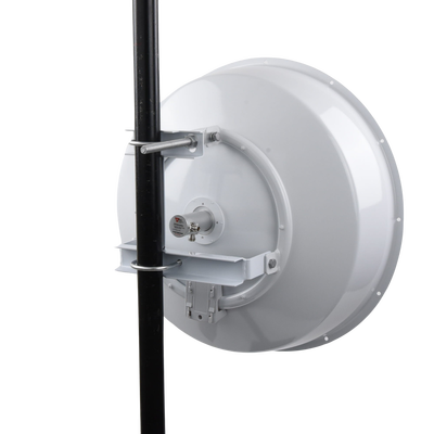 Antena direccional de alta resistencia, Ganancia 30 dBi, (4.9 -6.4 GHz), Plato hondo para mayor inmunidad al ruido, Conectores N-Hembra, Montaje incluido.