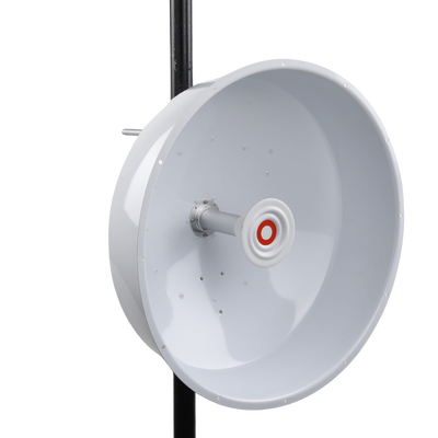 Antena direccional de alta resistencia, Ganancia 30 dBi, (4.9 -6.4 GHz), Plato hondo para mayor inmunidad al ruido, Conectores N-Hembra, Montaje incluido.