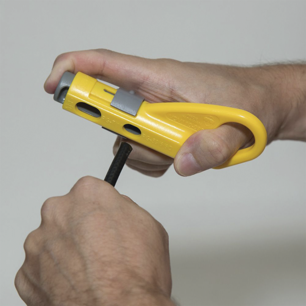 Pelacables Radial de Cables Coaxiales.