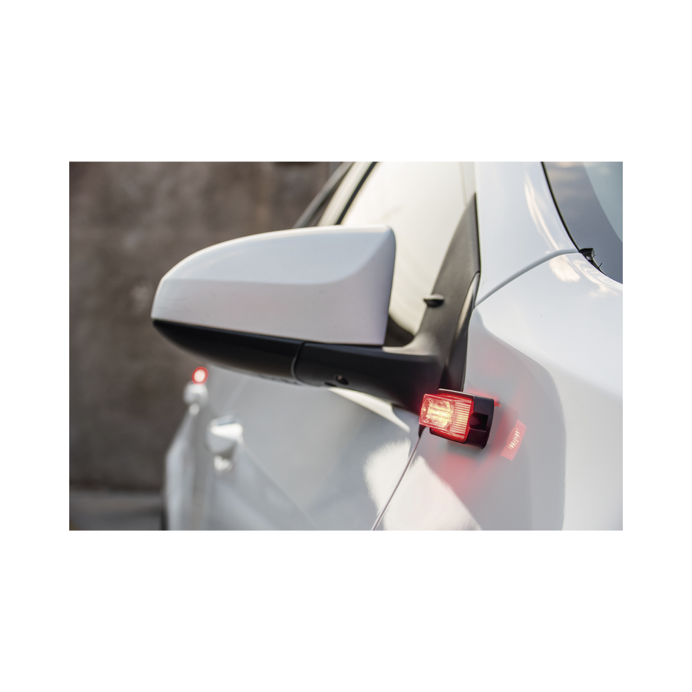 Luz Auxiliar Ultra Brillante X13 de 4 LEDs, color Rojo, con mica transparente.