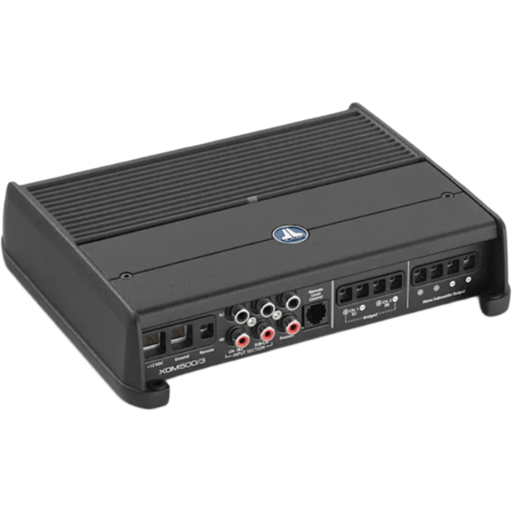 Amplificador Náutico y para Automóvil / 3 Canales (500 W) / Clase D / Principal 75 W x 2 + Subwoofer 180 W x 1 a 4 &Omega; / 100 W x 2 + 300 W x 1 a 2 &Omega; / Filtros Paso Alto y Paso Bajo 50 Hz-500 Hz / Fusible 50 A / Control de Nivel Rem