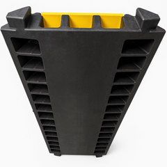 Protector de Cable de 3 Canales / Base de Goma y Tapa de Plástico / Tamaño del Canal 30x30mm / Capacidad de Carga 5 Toneladas / Longitud 90 cm / Ancho del Contorno 50 cm / Altura 4.5 cm / Color Amarillo-Negro / Material Hule