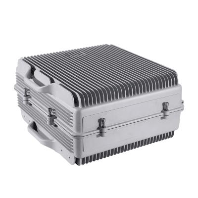 COBERTURA DE HASTA 5 km / Amplificador de Señal Celular / Banda 5, 850 MHz / 20 Watts de Potencia / Banda Ancha Multioperador / Protección Autoexcitación / Monitoreo USB / Gabinete IP65.