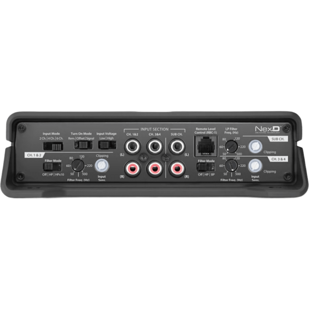 Amplificador de Sistema para Coche / 5 Canales / 700 W / Clase D / 4 x 75 W RMS + 1 x 180 W RMS a 4 &Omega; / 4 x 100 W RMS + 1 x 300 W RMS a 2 &Omega; / Filtros Paso Alto, Paso Bajo y Paso de Banda / Refuerzo de Graves / Control de Nivel Remoto Opcional