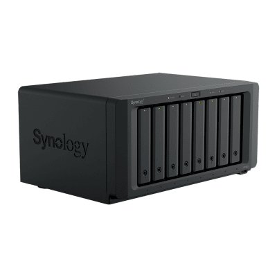 NAS DiskStation DS1825+ | 8 Bahías | AMD Ryzen V1500B | 8 GB DDR4 ECC | Hasta 2,239 MB/s Lectura | 2 Puertos 2.5GbE | Expansión PCIe 3.0 | Compatible con 10GbE y 25GbE | Caché SSD M.2 | Synology DSM.