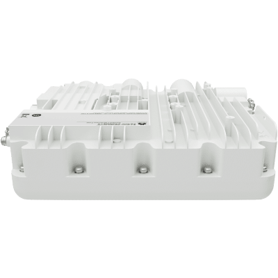 Punto de Acceso eKit Wi-Fi 7 para Exterior para Climas Extremos / IP68 / Sectorial H70º V35º / Hasta 1,024 Usuarios / Puerto SFP+ / Hasta 6.45 Gbps / Gestión Gratuita desde la Nube