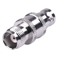 Adaptador en Línea de Conector TNC Hembra a BNC Hembra, Níquel/ Oro/ Teflón.