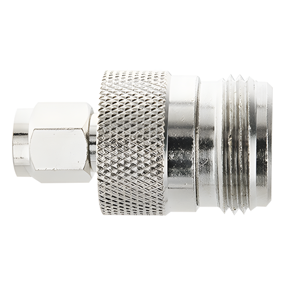 Adaptador en Linea de Conector SMA Macho a N Hembra.