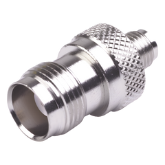 Adaptador en Línea de Conector TNC Hembra a SMA Hembra, Niquel/ Oro/ Teflón.