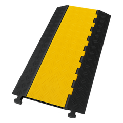 Protector de Cable de 3 Canales / Base de Goma y Tapa de Plástico / Tamaño del Canal 56x55MM / Capacidad de Carga 6.1 Toneladas / Longitud 90 cm / Ancho del Contorno 50 cm / Altura 7.5 cm / Color Amarillo-Negro / Material Hule