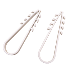 Bolsa con 100 clips sujetadores de plástico para cables de 11 a 19 mm. Ideales para instalaciones en pared, brindan sujeción firme y segura.