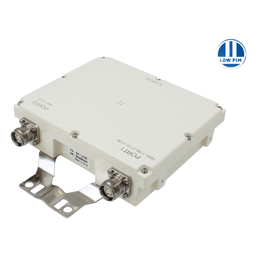 Filtro Diplexer AWS/PCS / Bandas AWS-1 1695-1780 MHz y AWS-3 2110-2180 MHz / Banda PCS 1850-2000 MHz / 250W CW por Entrada / Baja Pérdida <0.3 dB / Aislamiento >50 dB / IP67 / Low PIM Garantizado / Conectores 4.3-10