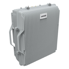 (HASTA 3 KILÓMETROS) Amplificador de Señal Celular TRI Banda / 2G, 3G, 4G y Llamadas / 20 Watts de Potencia / Ganancia DL 95 dB / Amplía la Cobertura Celular a Área Rural / IP65 Exterior
