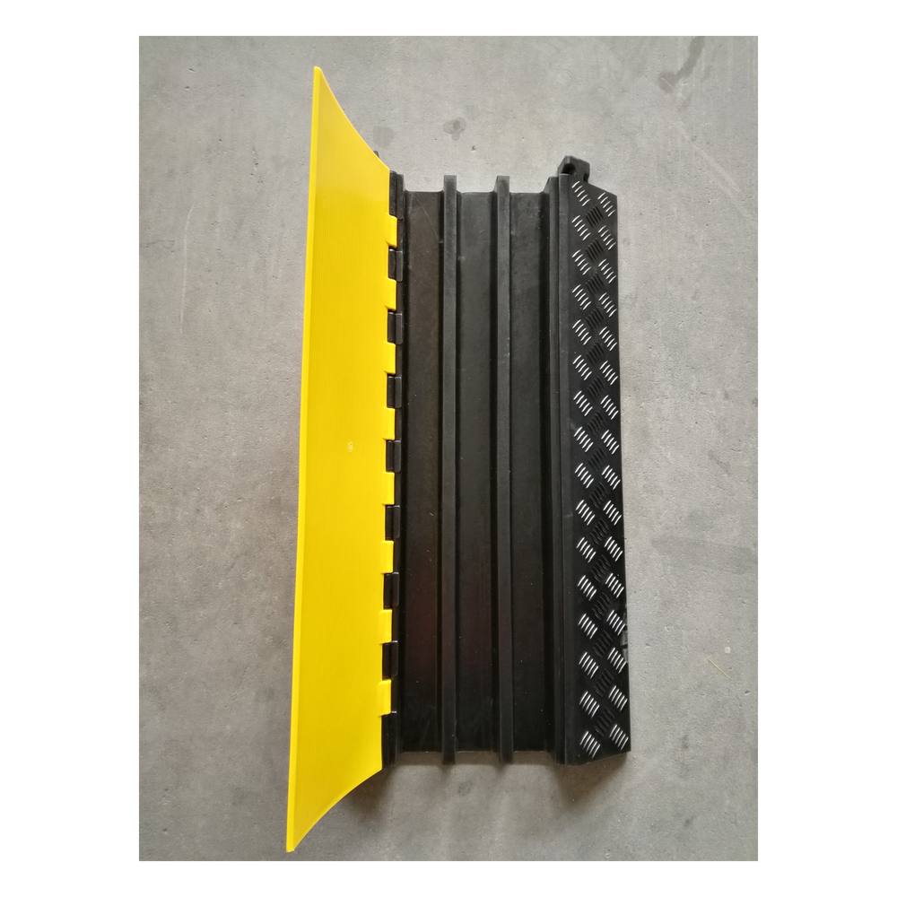 Protector de Cable de 3 Canales / Base de Goma y Tapa de Plástico / Tamaño del Canal 56x55MM / Capacidad de Carga 6.1 Toneladas / Longitud 90 cm / Ancho del Contorno 50 cm / Altura 7.5 cm / Color Amarillo-Negro / Material Hule