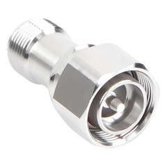 Adaptador en Línea de Conector 4.3-10 Macho a N Hembra, Bronce Blanco/ Plata/ Teflón.