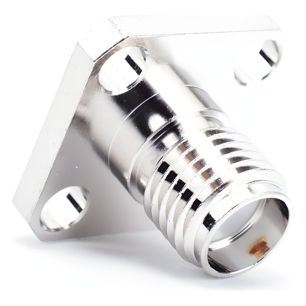 Conector SMA Hembra, Montaje de Panel Cuadrado, 4 Perforaciones, Soldable, Niquel/ Oro/ Teflón.