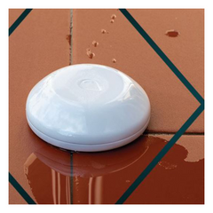 Sensor inalámbrico inteligente de inundación con medición de temperatura.