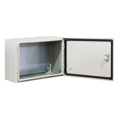 Gabinete de Acero IP66 Uso en Intemperie (400 x 300 x 300 mm) con Placa Trasera Interior Metálica y Compuerta Inferior Atornillable (Incluye Chapa y Llave T). Ideal para Centros de Carga y Tableros de Control.