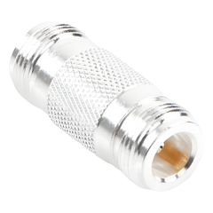 Adaptador Barril en Linea para 50 Ohm, de Conector N Hembra a N Hembra, Plata/ Oro/ Teflón.