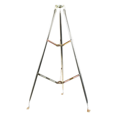 Montaje de tripie para exterior, altura total del tripie 1.52 m. Compatible con mástiles de hasta 3 m de largo 1  1/4 a 2" de diámetro