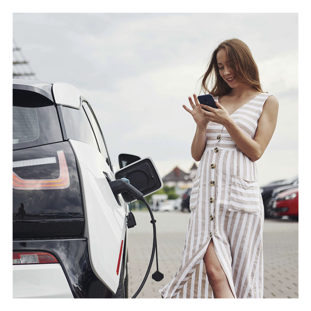Estación de Carga para Vehículos Eléctricos con Conector Tipo 1 (SAE J1772), 220Vca con Potencia de Salida de 7.4kW (32A / bifásica)