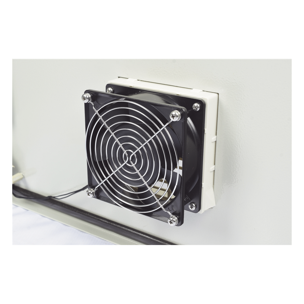 Gabinete Ventilado de Acero IP55 Uso en Exterior (600 x 800 x 300 mm) con Placa Trasera Interior Metálica y Compuerta Inferior Atornillable. Incluye Ventilador, Ventilas, filtros, Chapas y Llave T.